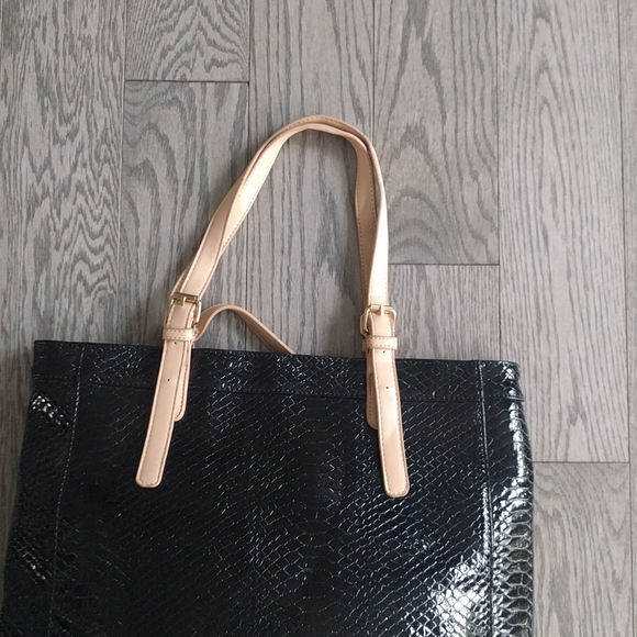 Beautiful Faux leather tote bag 🍀🌸🌸 - Picture 3 of 8